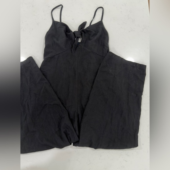 Old Navy Black Sleeveless Jumpsuit with Bow Detail - Picture 2 of 11